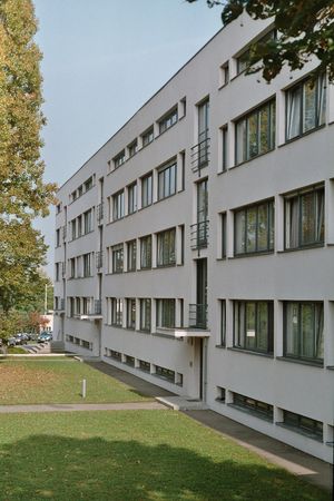 Weissenhof_photo_apartment_house_Mies_van_der_Rohe_Stuttgart_Germany_2005-10-08